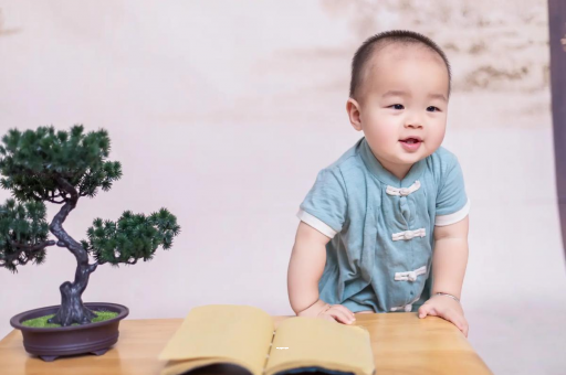 深圳宝宝爱吐奶是什么原因